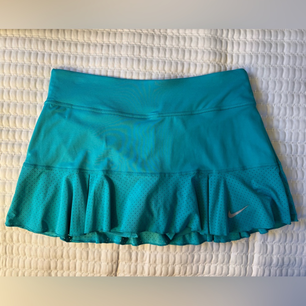 Pickleball skirt / tennis skirt, Nike, medium, shorts under. Skort in EUC!